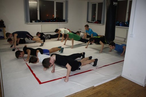 Рукопашний бій для підлітків у клубі «Ірбіс» у Києві. Займайтеся акцією.