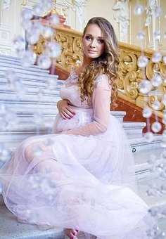 Фотосессия беременной в платье в студии «BABYBOXSTUDIO» в Киеве. Оплачивайте по акции.