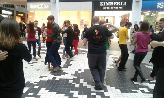 Уроки бачати у школі танцю «LA SALSA Lviv» у Львові. Записатися зі знижкою