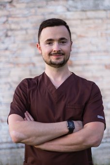 Михайло Стасюк – стоматолог клініки «StasyukClinic» у Києві. Приходьте на консультацію зі знижки.