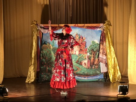 Київський театр юного глядача «Zolotoy klyuchik» у Києві. Купуйте квитки по акції.