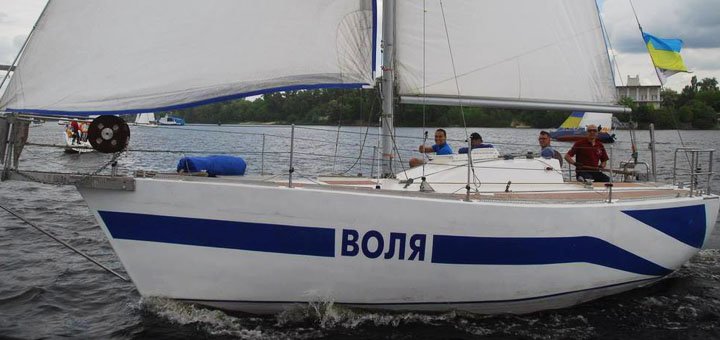 Прогулянка по дніпру на парусній яхті воля