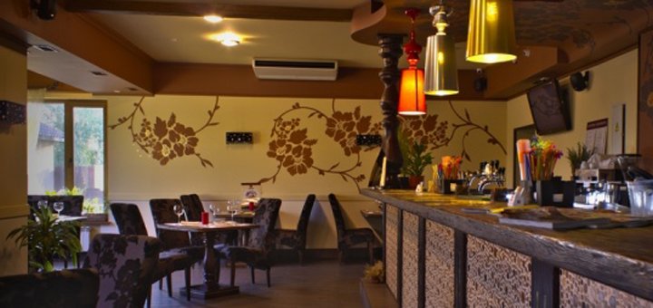 Restaurant in the suburban complex &quot;babay komora&quot;. book a hotel room with a discount. cheap hotels near kiev. book a table with a discount. inexpensive restaurants in gostomel. &quot;