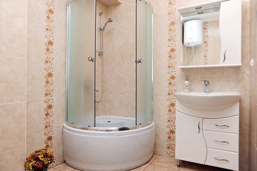 Shower in a two-room suite &quot;wellcome24&quot; near the iec in kiev. shoot for the action.