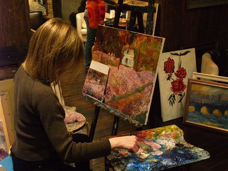 Заняття у творчій студії «Vostrykh Gallery» у Києві. Записатися зі знижкою