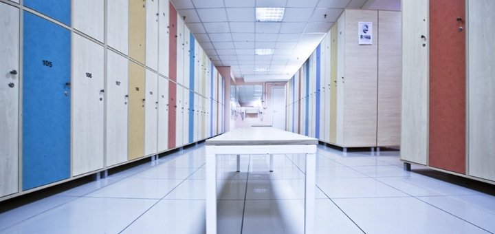 Раздевалка клуба «Территория Fitness». Записывайтесь по акции