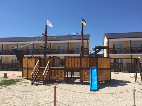 Забронировать номер на базе отдыха «Адмирал» в Кирилловке по скидке
