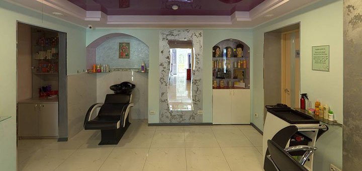 Парикмахерский зал в салоне «Style for you» в Виннице. Оплачивайте стрижку по акции.