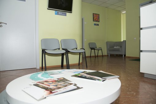 Приймальна в медичному центрі «авсlinic» в києві. записуйтеся до лікаря зі знижкою.