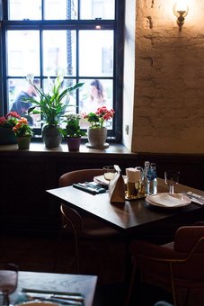Паб «Charlatan Bar» в Киеве 1