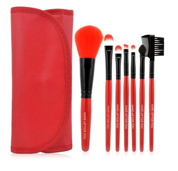 A set of professional makeup brushes in the online store &quot;milaza&quot; for the promotion