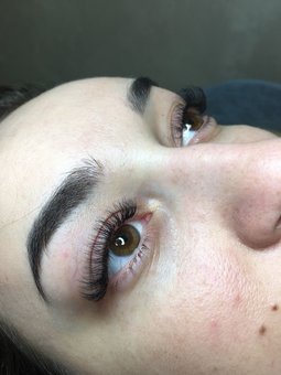 Классическое наращивание ресниц в салоне красоты «T&I Beauty Space» в Киеве со скидкой