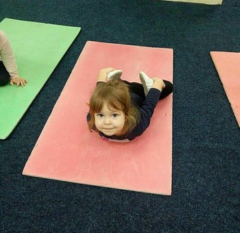 Дитяча гімнастика у спортклубі «Атлет» у Дніпрі. Купуйте абонемент за акцією.