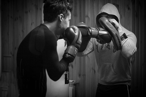Бокс в клубе «Fight Club Friends» в Киеве. Оплачивайте персональные тренировки по акции.