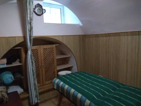 Аюрведический точечный массаж стоп и ног в центре «Anuradh» в Одессе. Делайте по акции.