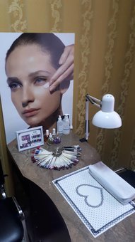 Manicure and pedicure with coating in the beauty studio «History.beauty.room» in Kharkov. Sign up for manicure and pedicure with promotional coverage.