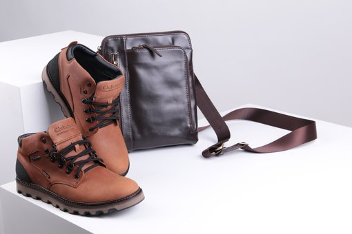 Men's shoes and leather bags in the Pratik store in Kharkov. Order on stock.