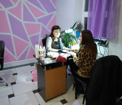 Манікюр та дизайн нігтів у салоні «Градієнт». Записатися по знижці