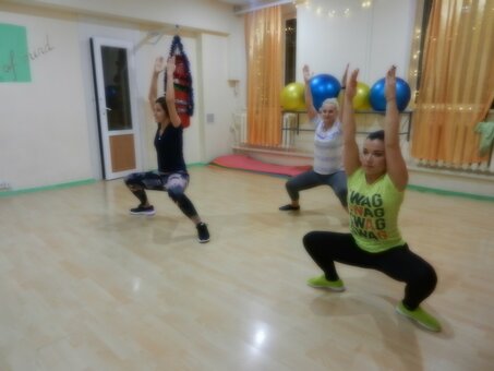 Пілатес у фітнес студії «FitnessWell» в Одесі. Купуйте абонементи за знижкою.