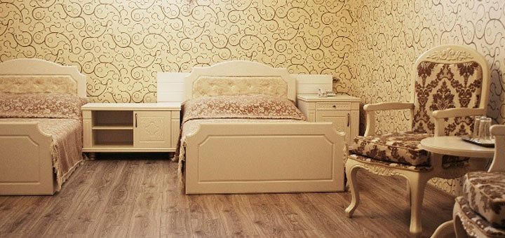 Номер в отеле загородного комплекса «Боровик». Забронировать номер со скидкой. Недорогие отели под Киевом.