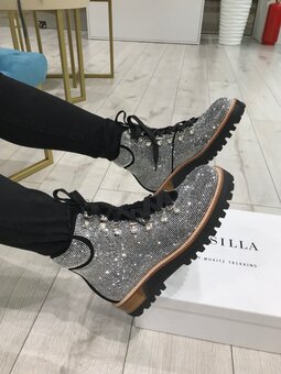 Branded footwear in the baba magaz online store. buy for a promotion.