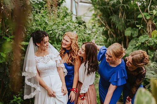 Photo with bridesmaids at the photographer anastasia beloshitskaya in kiev. sign up with a discount