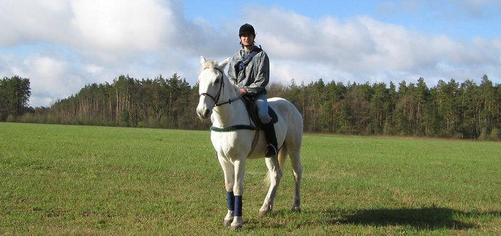 Discount horse rides at the voyage equestrian club