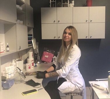Cosmetolog alina poddubnaya в києві. приходьте на пілінг особи акцією.