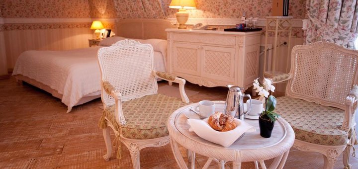Номер в отеле «Opera Hotel» в Киеве. Забронировать номер в отеле со скидкой. Отели в центре Киева.