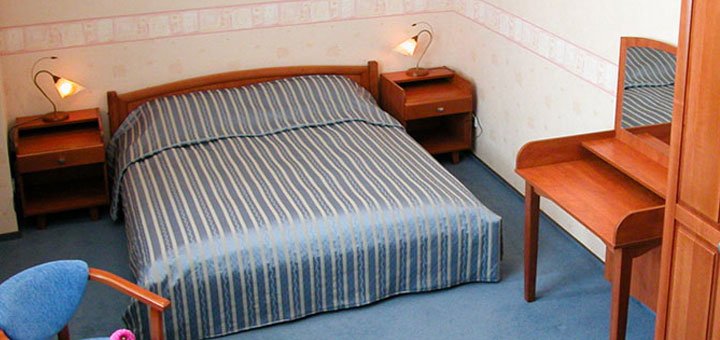 Номер в отеле «7 дней» в Киеве. Забронировать отель со скидкой.