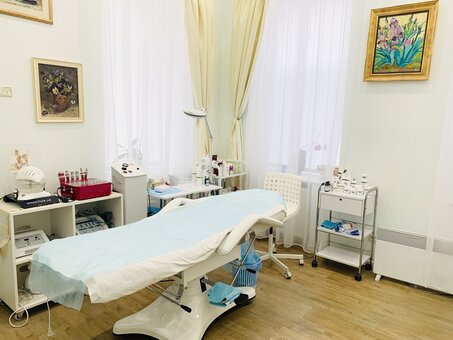 Уход за телом в студии косметологии «LaEsthetics» в Киеве. Записаться на процедуры со скидкой.