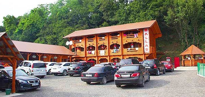 The recreation center "Villa Dallas" in Solotvino Transcarpathia. Book a room at the Dallas Solotvino Hotel at a discount. Inexpensive vacation in the Carpathians.