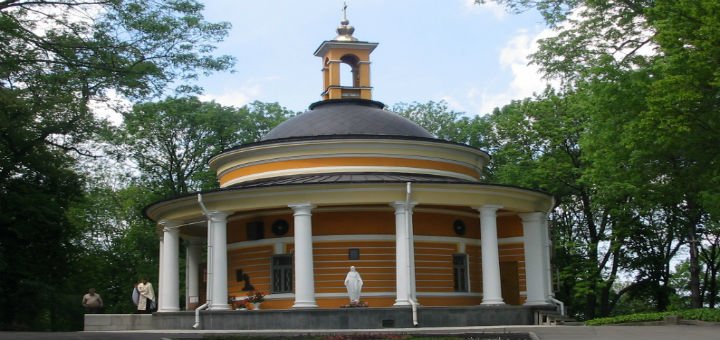 Экскурсии по зачарованным уголкам мистического Киева от компании «Лабиринт призраков» в Киеве. Бронируйте билеты со скидкой.