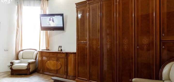 Апартаменты двухкомнатные в самом центре для 4-х с завтраками