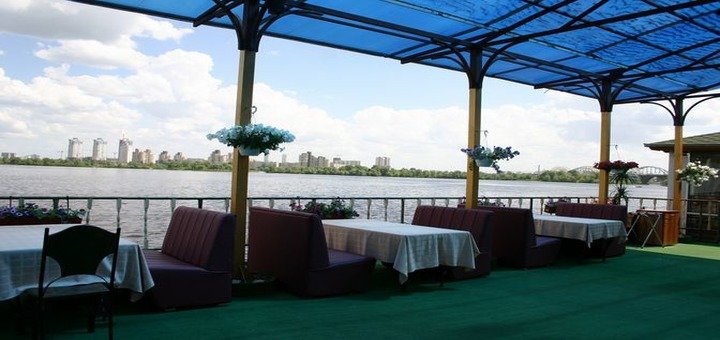 Restaurant vydubychi castle. relax on the action