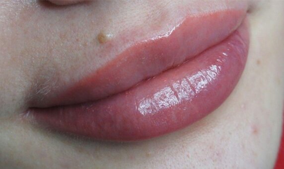 Перманентный макияж губ в студии «CandyPermanent» в Киеве. Записаться по акции.