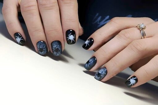 Малюнок на нігтях гель-лаком у Nails Studio by Svetlana Ivanova у Києві. Записатись по знижці.