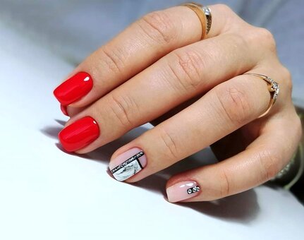 Манікюр з гель-лаком у Nails Studio by Svetlana Ivanova у Києві. Записатись по знижці.