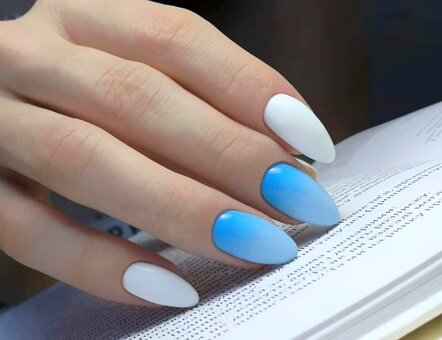 Аерографія на нігтях у Nails Studio by Svetlana Ivanova у Києві. Записатись по знижці.
