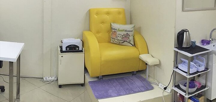 Pedicure at the nails beauty bar in kharkov. sign up with a discount