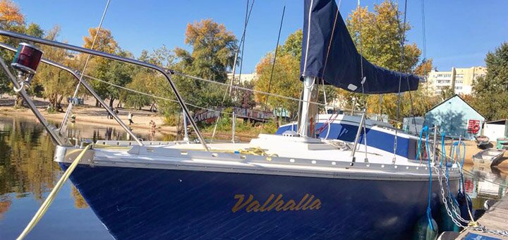 «Yacht Fun» - яхтенный клуб в Киеве. Записывайся на прогулку на яхте Вальхалла по скидке.