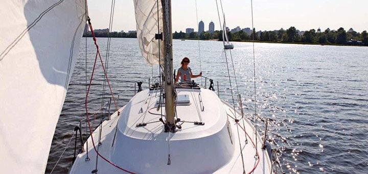 «Yacht Fun» - яхтенный клуб в Киеве. Записывайся на прогулку на яхте Покер по акции.