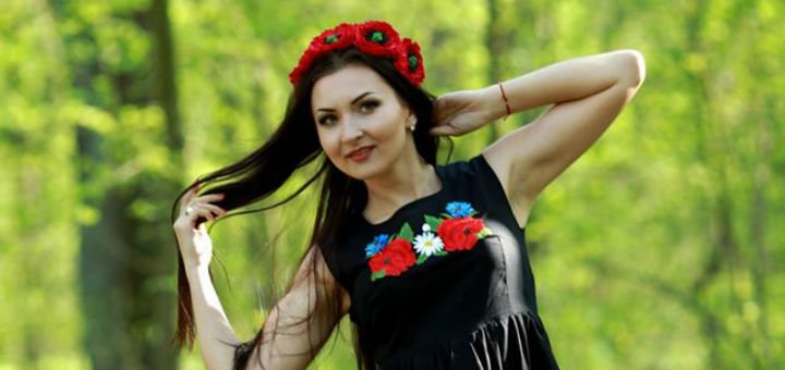 Платья с вышивкой в магазине «Чичка» в Луцке. Покупайте оригинальные хлопковые платья с вышивкой по акции.