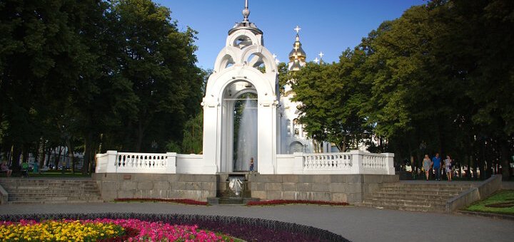 Fountain and architectural landmark mirror stream in kharkov 1