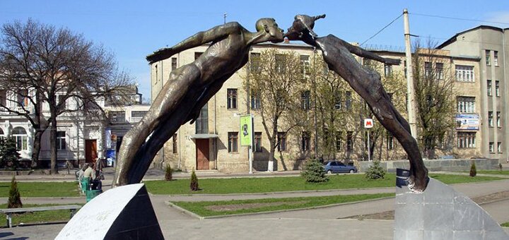 Monument to lovers in kharkov 4