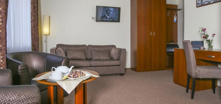 Номер в отеле «Днепропетровск» в Днепре. Забронировать номер со скидкой. Отель в центре Днепра. Недорогой отель в Днепре.