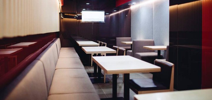 Зал ресторану "Woka asia food" у Вінниці. Замовляйте суші за акцією