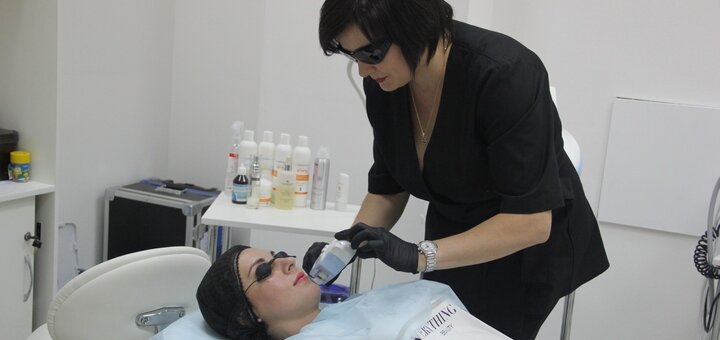 Лазерне омолодження обличчя в салоні краси SECRET beauty studio в Харкові. Записатись по акції.