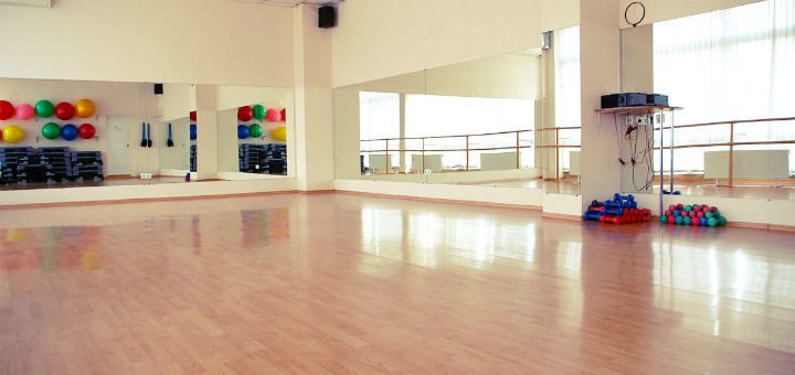 Fitness room in the &quot;champion&quot; club in odessa. buy subscriptions for group classes for the promotion.