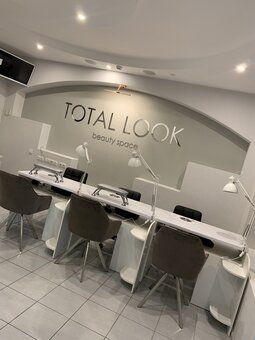 Манікюр у салоні «Total Look» у Дніпрі. Записатись по акції.